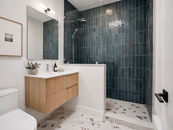 4th image of 390 Palmerston Blvd