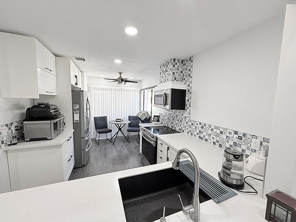 2nd image of 417 Evesham Pl