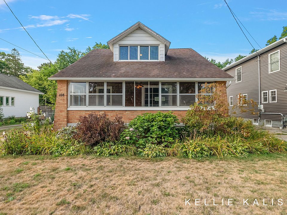 1st image of 108 Montrose St NE