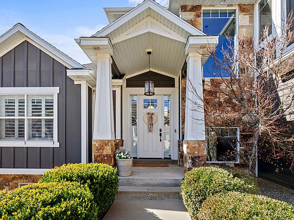 3rd image of 1175 N Robyn Way