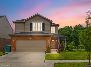 6650 Chandler Dr, Belleville, MI 48111