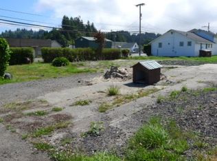 810 N Lake Rd, Lakeside, OR 97449