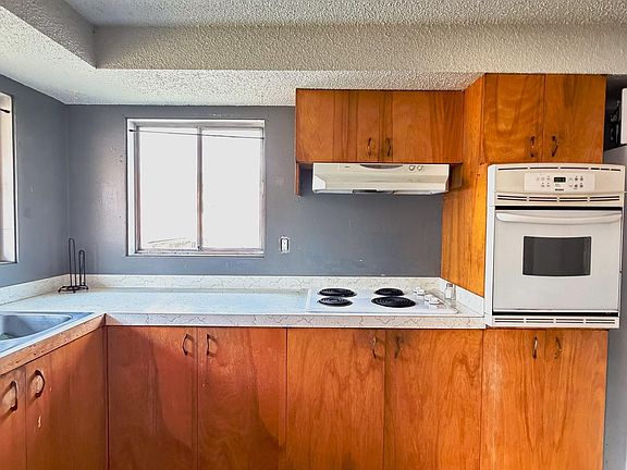 3rd image of 217 Tamarac St