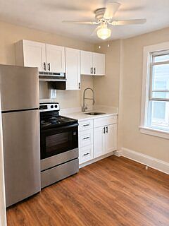 3rd image of 2321 Sycamore St #2