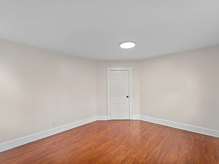 2215 N Wood Ave — Photo 15