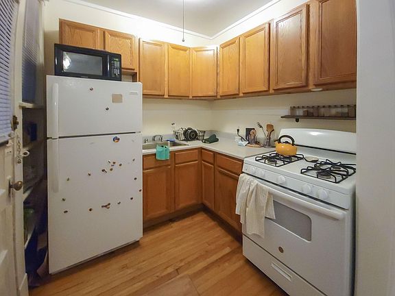 2nd image of 636 W Arlington Pl #33