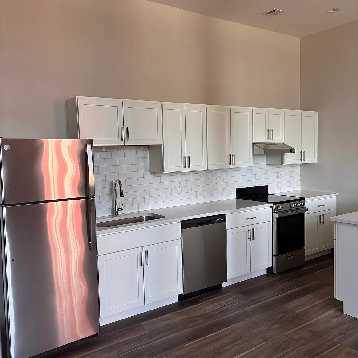1 bed, 1.0 bath, 700 sqft, $1,950 — Photo 2