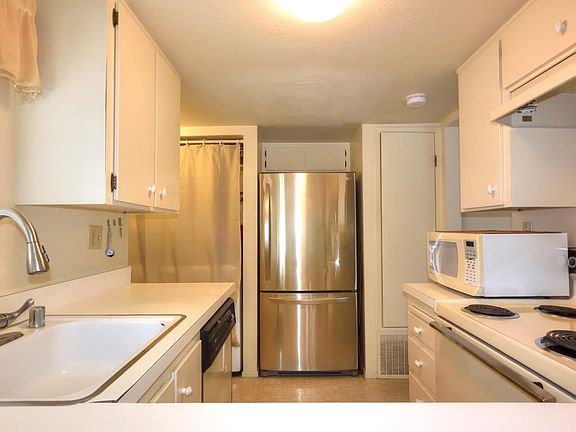 5th image of 21094 White Fir Ct