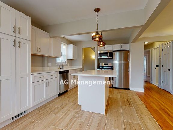 4th image of 532 Cherry Ave