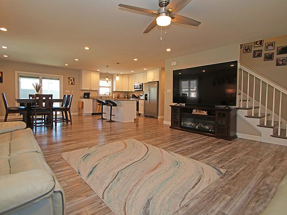 3rd image of 224 Spring Run Ln