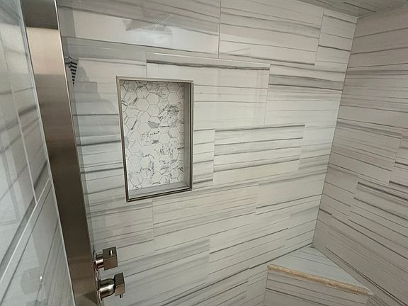 3rd image of 290 Grace Ave #3