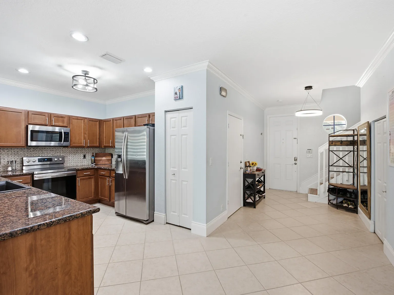 3 bed, 2.5 bath, 1622 sqft, $3,250 — Photo 3