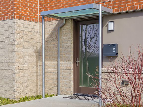 2nd image of 822 7th St