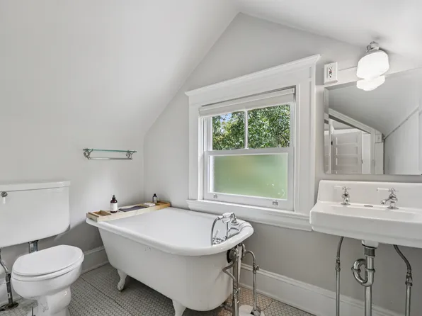 101 Woodlawn Rd, Baltimore, MD 21210