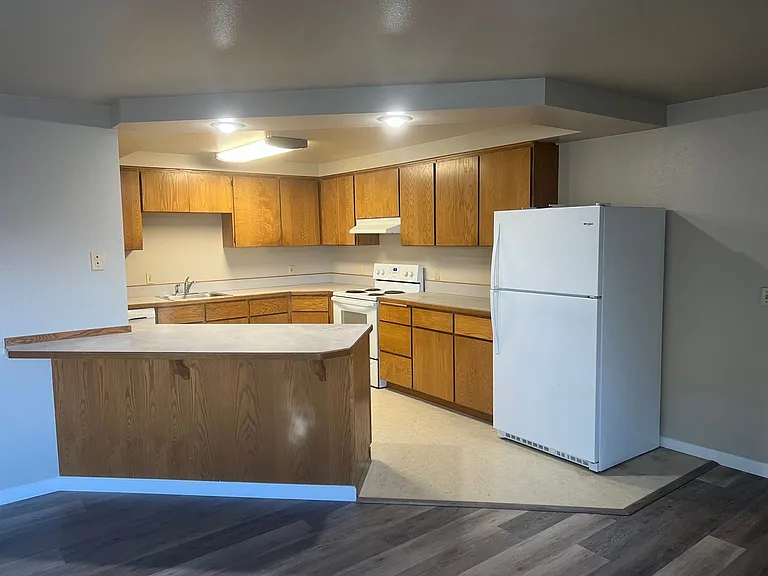1017 N Baker Ave — Photo 6