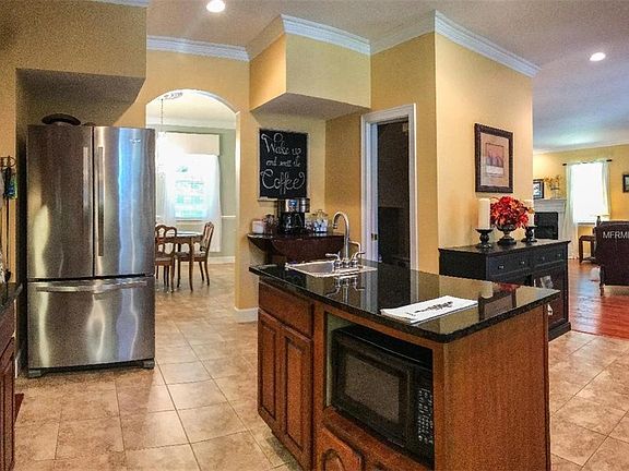 4th image of 404 Courtlea Creek Dr