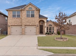 9816 Yellow Cup Dr, Fort Worth, TX 76177