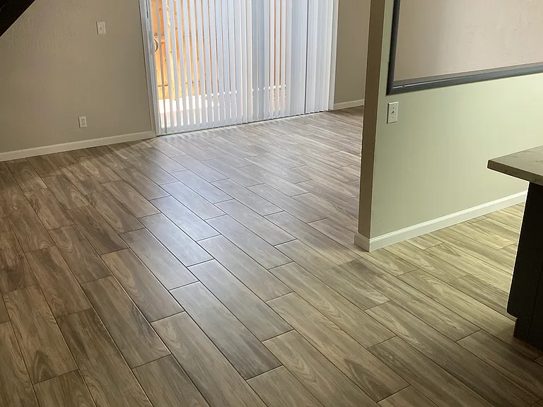 2710 S Sallee Ct — Photo 3