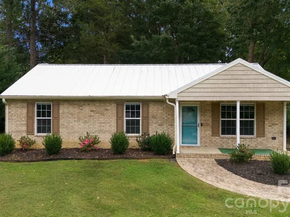203 Crestview Dr, Thomasville, NC 27360
