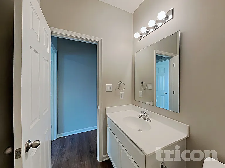 6646 Laurelwood Dr — Photo 10