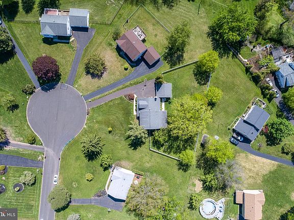 5th image of 107 Hemlock Dr