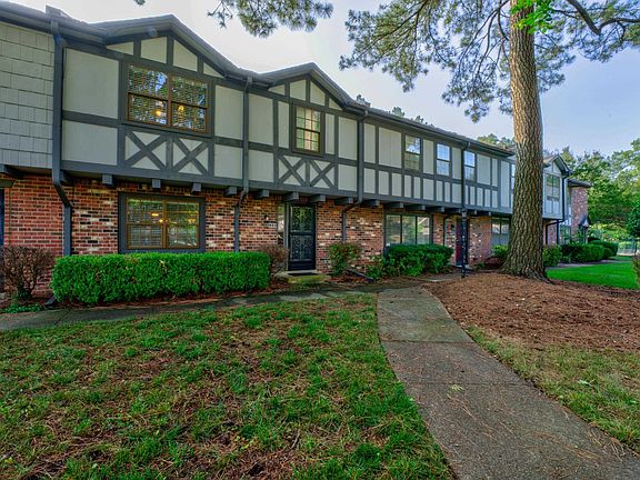 3rd image of 957 Green Oaks Dr