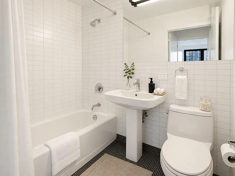 222 E 39th St #22G — Photo 5