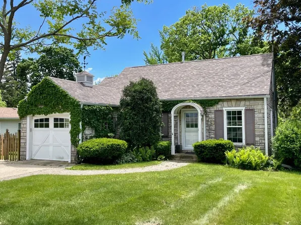 104 Darwin STREET, Lake Geneva, WI 53147