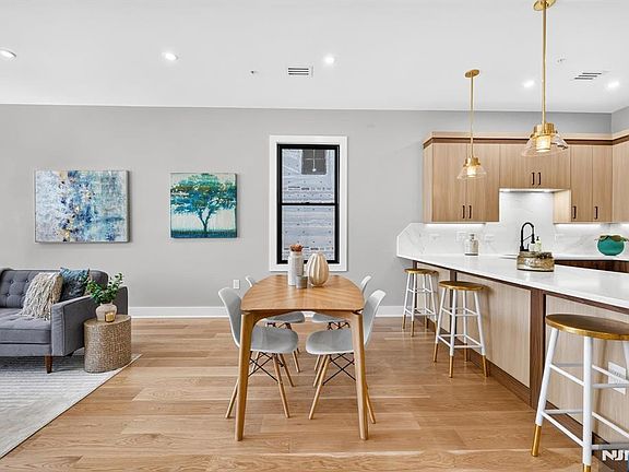 5th image of 172 Griffith St #2