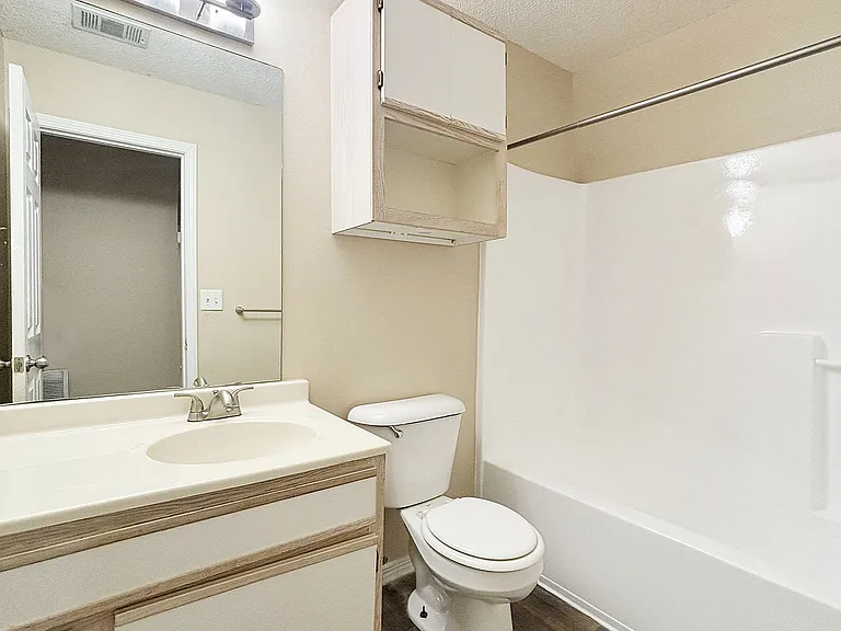 Grandview - Hall Bathroom