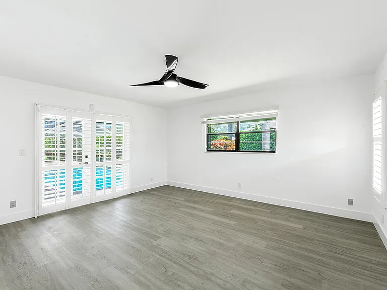 3185 Saint James Dr — Photo 16
