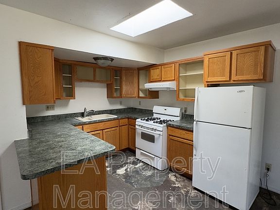 3rd image of 1367 Young Ave SW #A