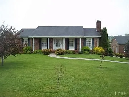 170 Hunt Club Dr photo 1