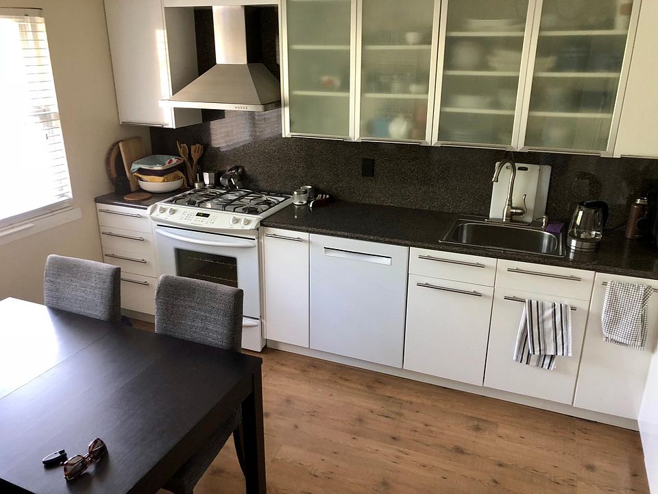 1st image of 20 Ashton Dr