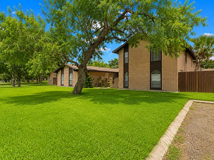 3 bed, 1.5 bath, $900 — Photo 3