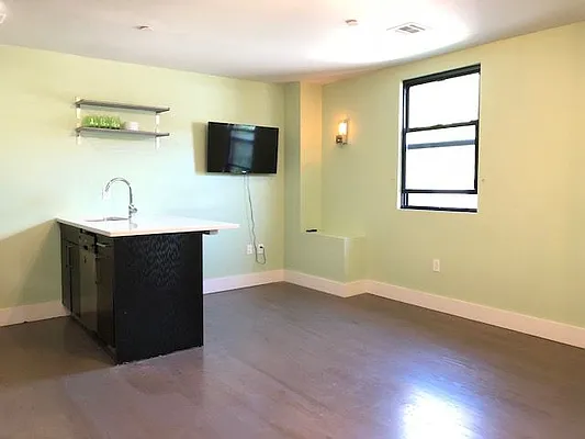 Rented by Lang Realty LLC | media 3