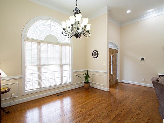 3rd image of 6384 Cambridge Rd