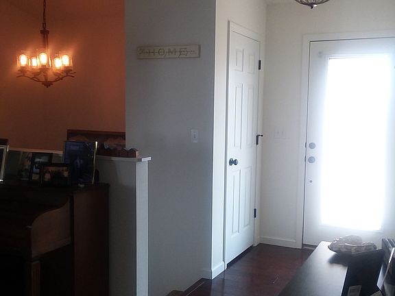 Entry foyer w/ hardwood flr