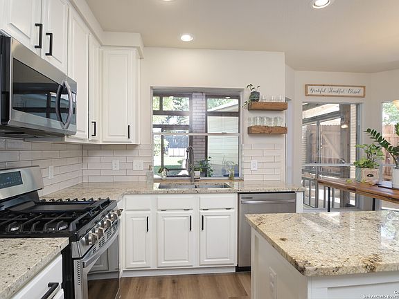 3rd image of 10422 TRAILWAY OAK