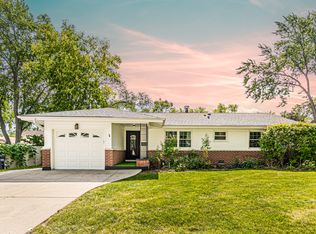 517 Briarwood Ln, Elk Grove Village, IL 60007