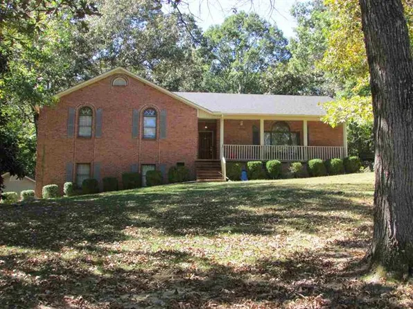 675 Jenny St, Selmer, TN 38375