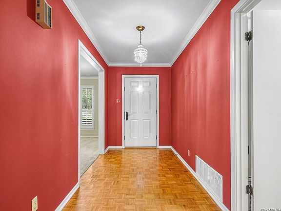 5th image of 134 Meadowood Lane