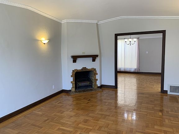 3rd image of 2125 Vicente St