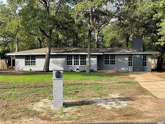 2nd image of 4104 Woody Ln