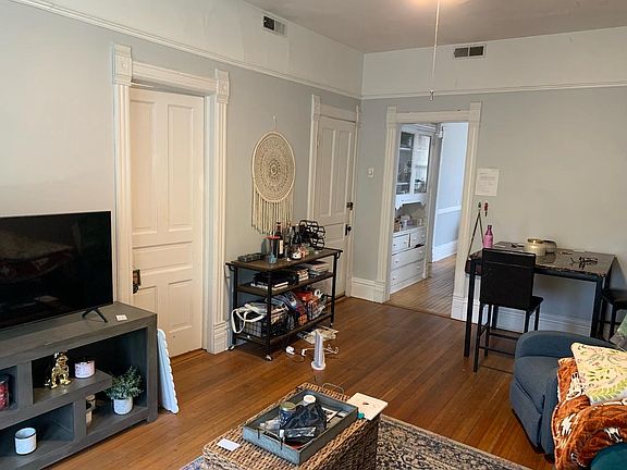 3rd image of 1326 W Barry Ave APT 3