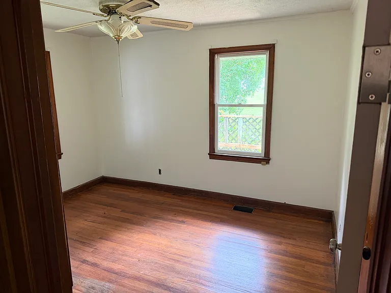 218 Tipton St — Photo 7