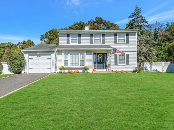 122 Thunder Road, Holbrook, NY 11741