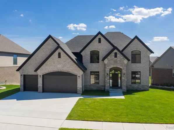 53707 Addington Dr, Macomb, MI 48042