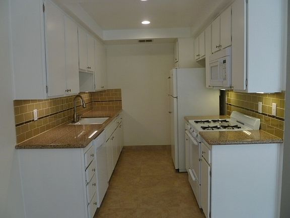 5th image of 2349 S Bentley Ave APT 2