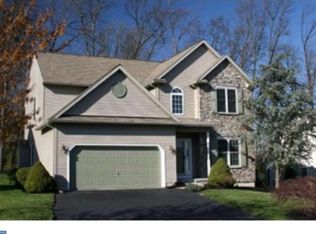 305 Woodbridge Ln, Douglassville, PA 19518